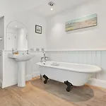 2 Bed In Oc-w026 아파트 휫비