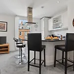 2 Bed In Oc-w026 * Whitby