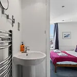 Apartment 2 Bed In Oc-w026 *