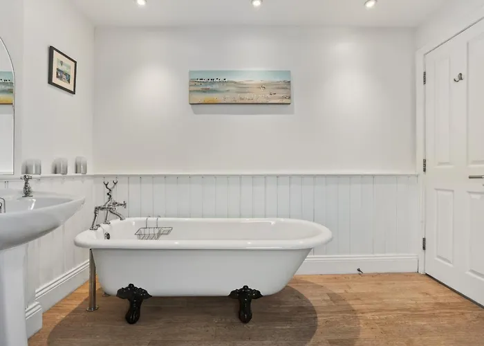 2 Bed In Oc-w026 דירה *